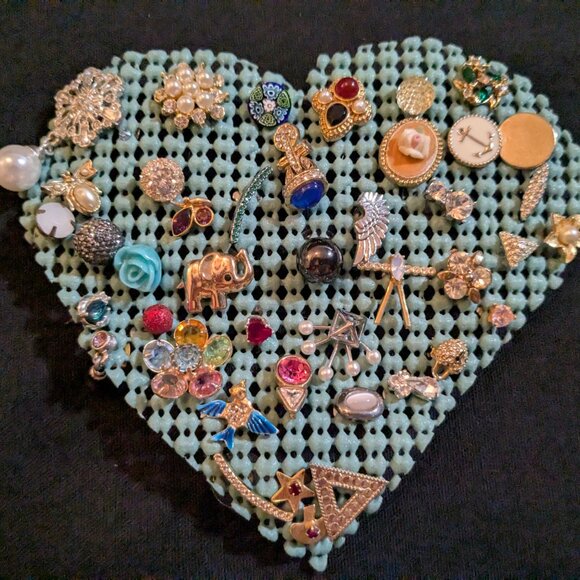 Single stud earring lot - Picture 3 of 3